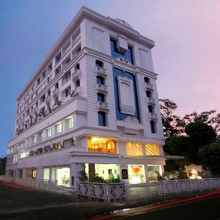 Hotel Airlink Castle Nedumbassery Bagian luar foto