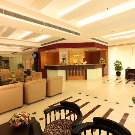 Hotel Airlink Castle Nedumbassery Bagian luar foto