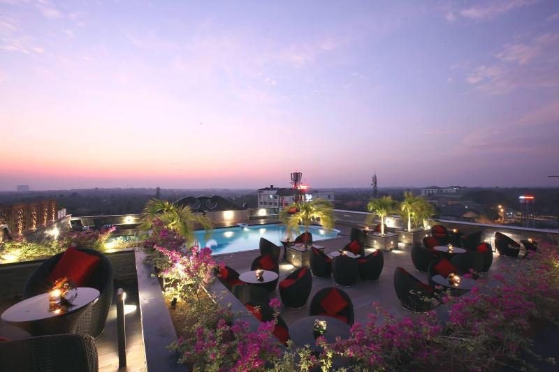 Hotel Airlink Castle Nedumbassery Bagian luar foto