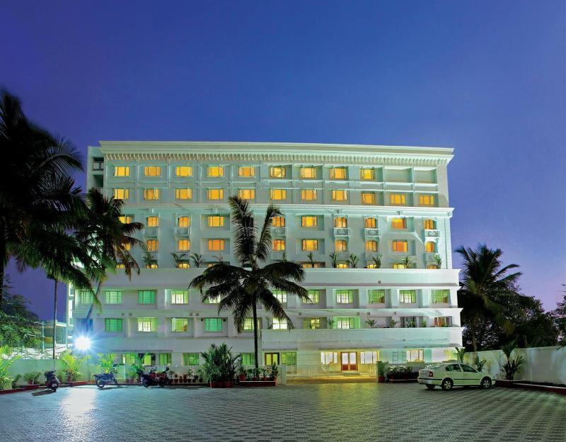 Hotel Airlink Castle Nedumbassery Bagian luar foto
