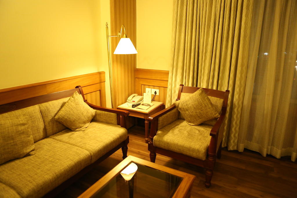 Hotel Airlink Castle Nedumbassery Bagian luar foto