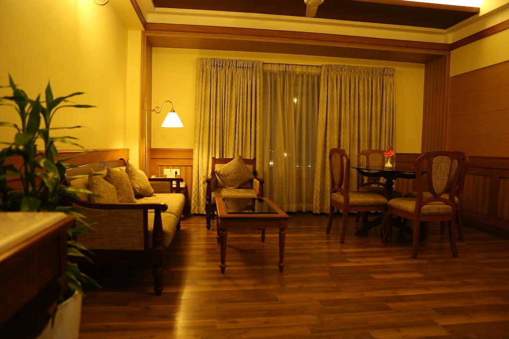 Hotel Airlink Castle Nedumbassery Bagian luar foto
