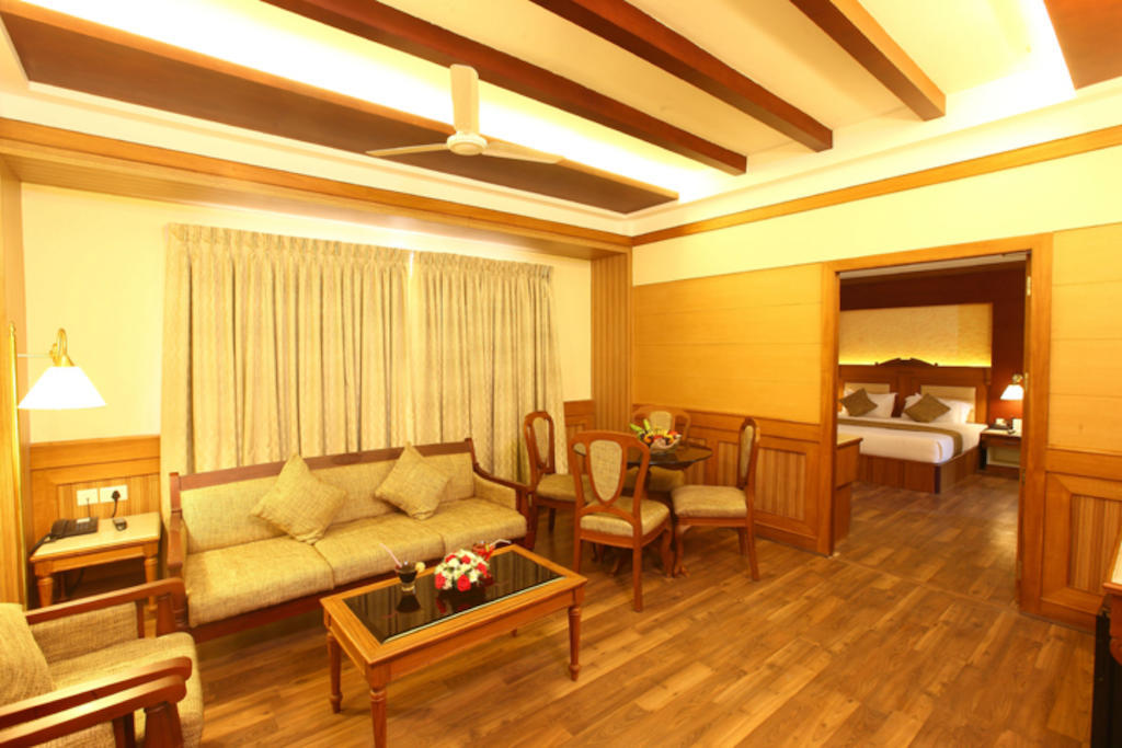Hotel Airlink Castle Nedumbassery Bagian luar foto