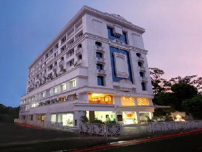 Hotel Airlink Castle Nedumbassery Bagian luar foto