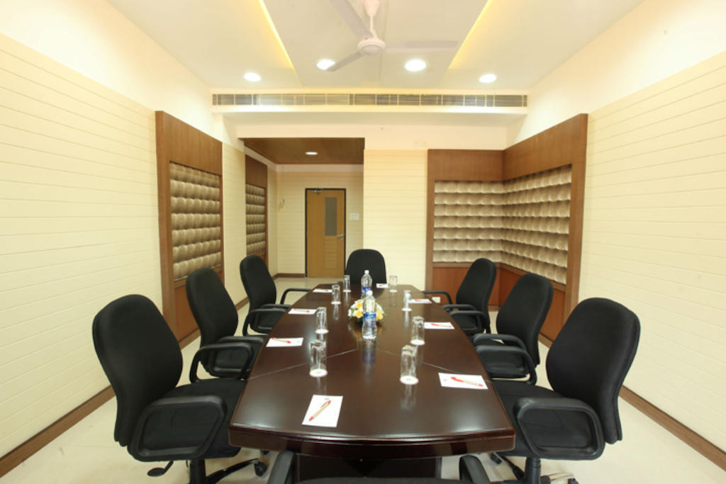 Hotel Airlink Castle Nedumbassery Bagian luar foto