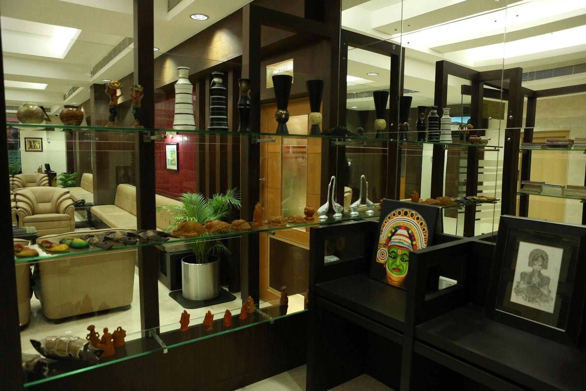 Hotel Airlink Castle Nedumbassery Bagian luar foto