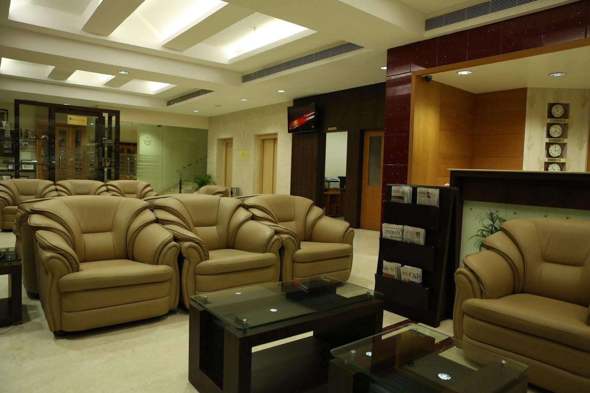 Hotel Airlink Castle Nedumbassery Bagian luar foto