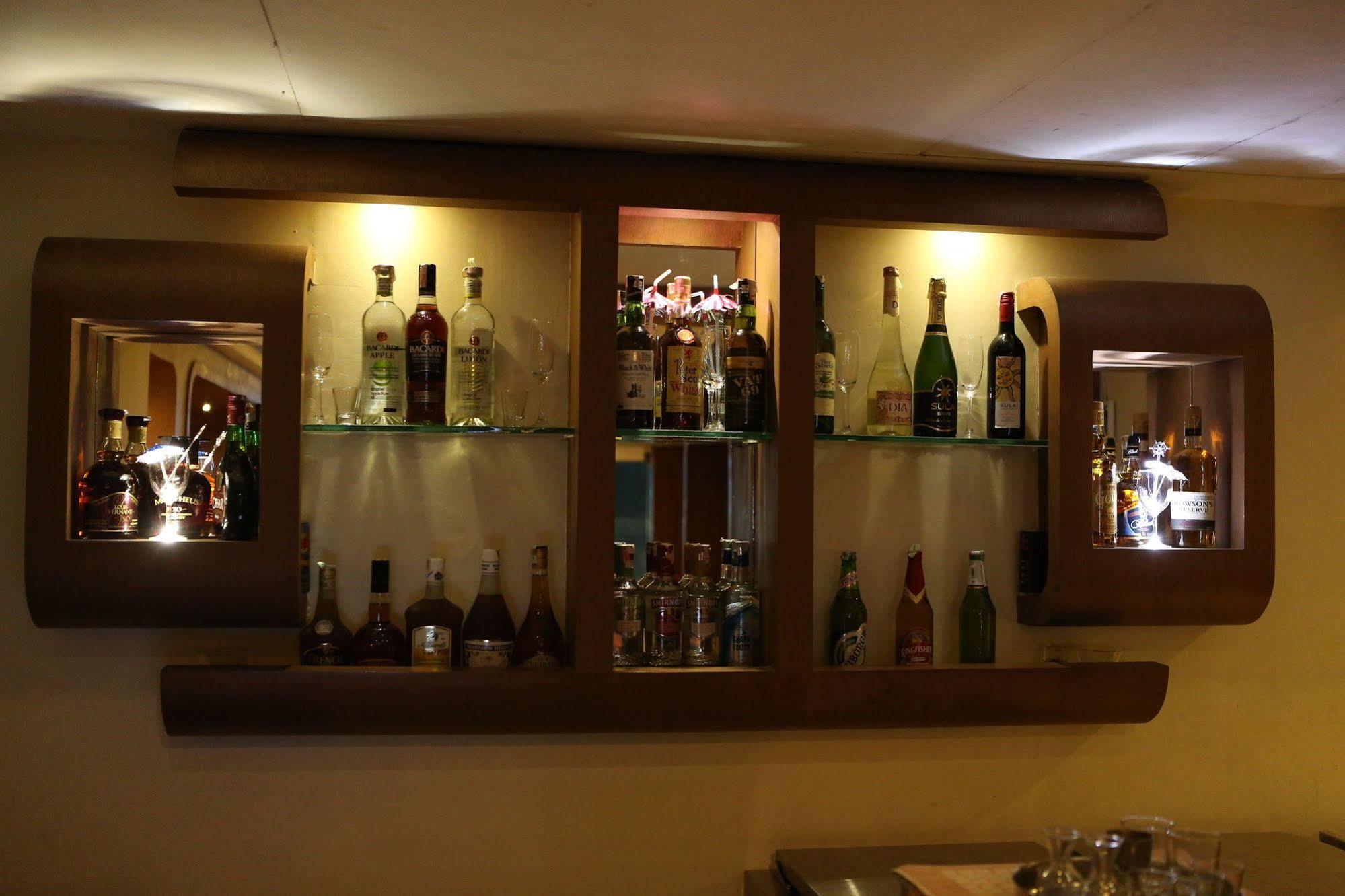 Hotel Airlink Castle Nedumbassery Bagian luar foto
