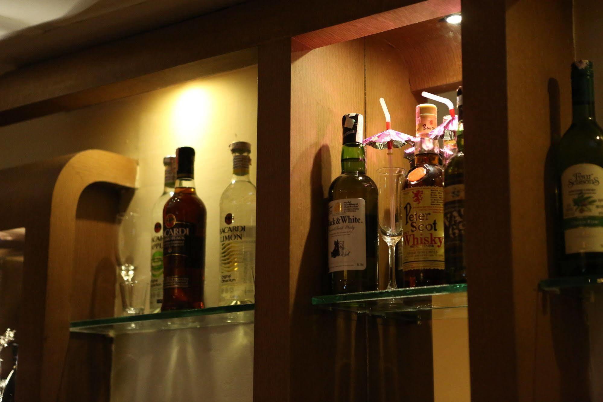 Hotel Airlink Castle Nedumbassery Bagian luar foto