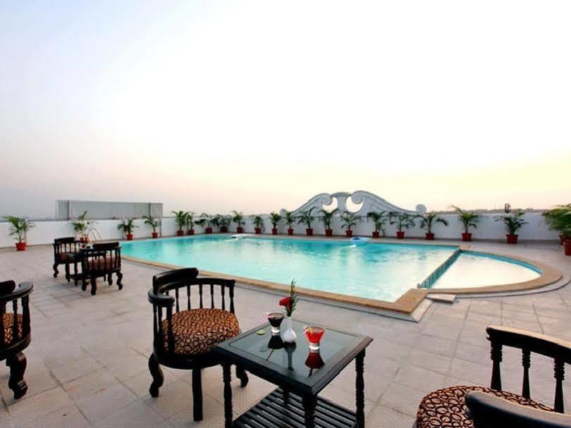 Hotel Airlink Castle Nedumbassery Bagian luar foto