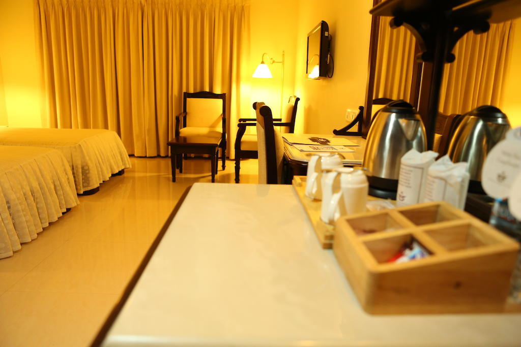 Hotel Airlink Castle Nedumbassery Bagian luar foto