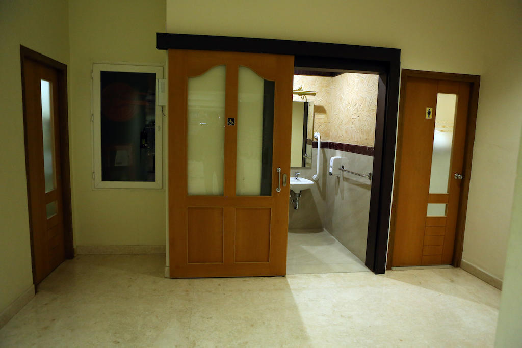 Hotel Airlink Castle Nedumbassery Bagian luar foto