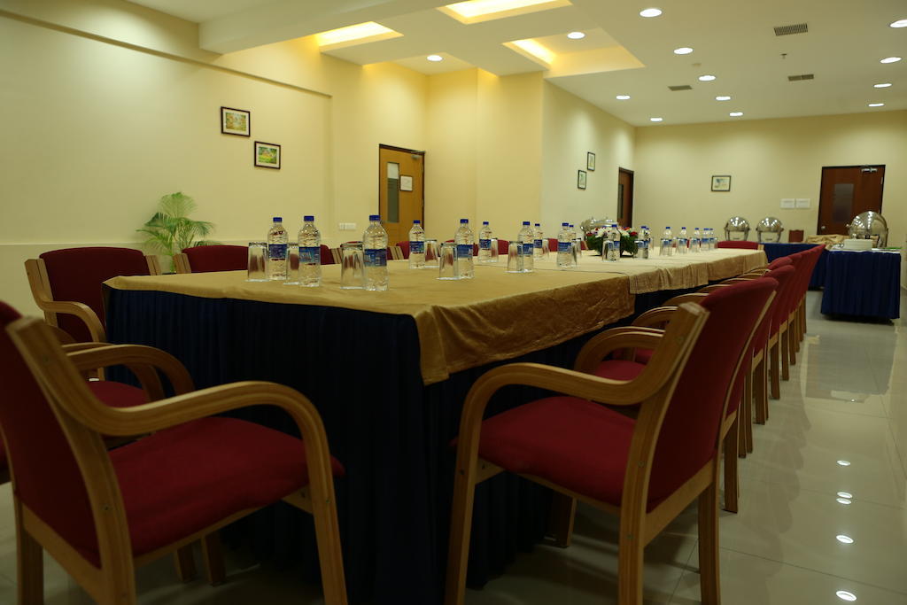 Hotel Airlink Castle Nedumbassery Bagian luar foto