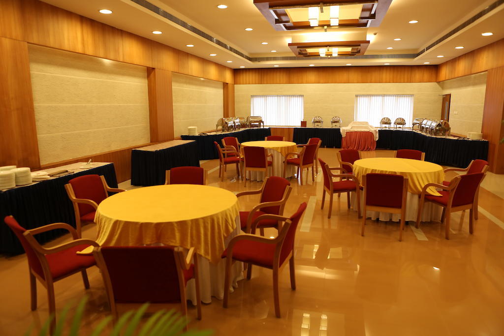 Hotel Airlink Castle Nedumbassery Bagian luar foto
